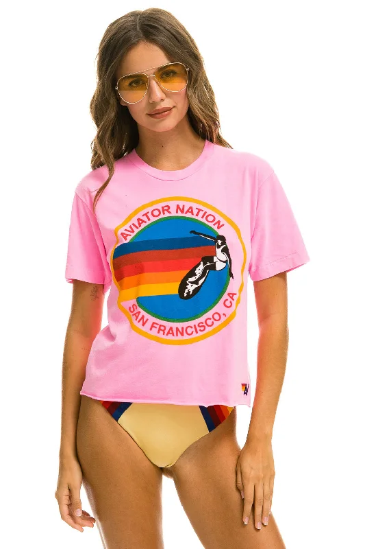 Elegant Fit SIGNATURE SAN FRANCISCO BOYFRIEND TEE - NEON PINK