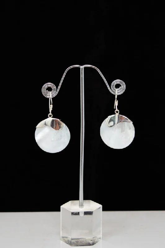 High-end Design Round White Shell Earrings - 0010