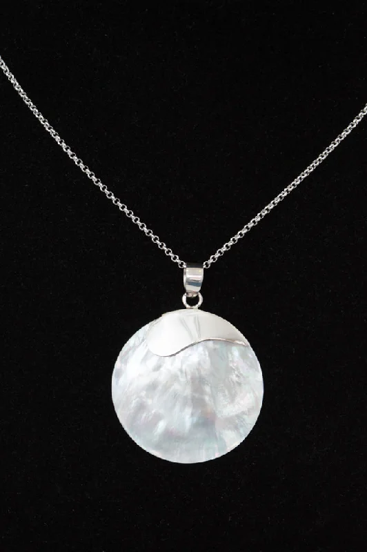 Comfortable Wear White Round Shell Necklace - 004
