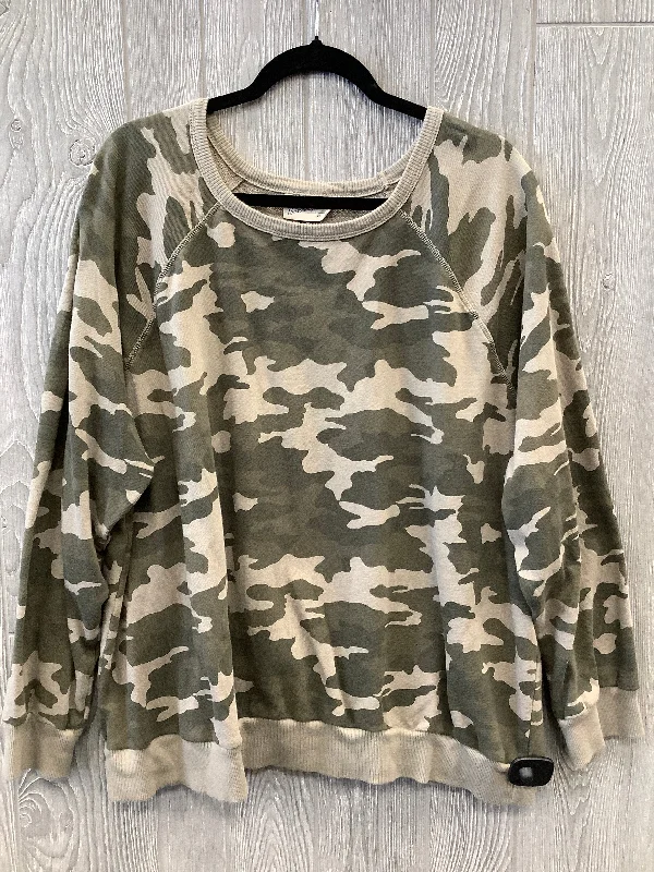 Breathable Style Top Long Sleeve By Universal Thread In Camouflage Print, Size: 2x