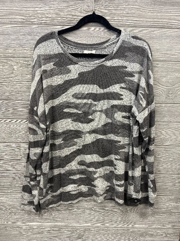 Versatile Itinerary Top Long Sleeve By Maurices In Camouflage Print, Size: Xl