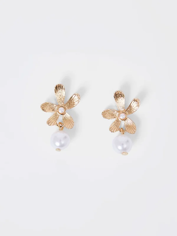 Carefree Style Flower Faux Pearl Drop Earrings
