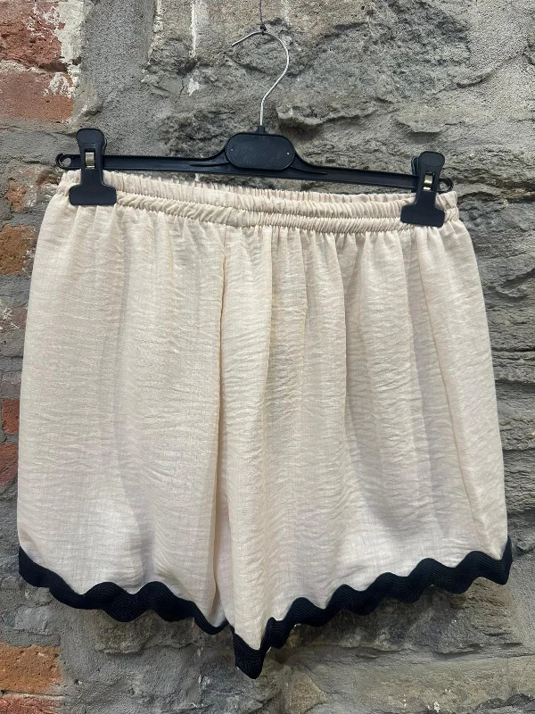 Short Design LA- 3154 Pantalon Court