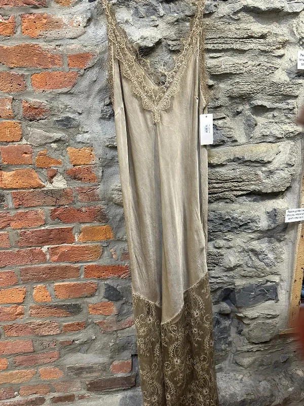 Classic Style WC- 22350 Robe